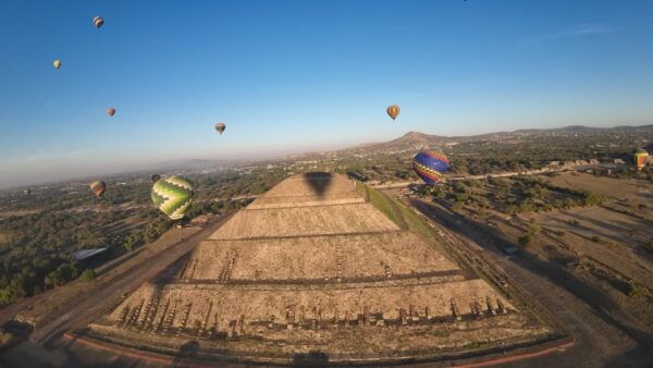 Mexico City: Ballon Flight + Breakfast + Guide in Pyramids - Breakfast and Guided Visit
