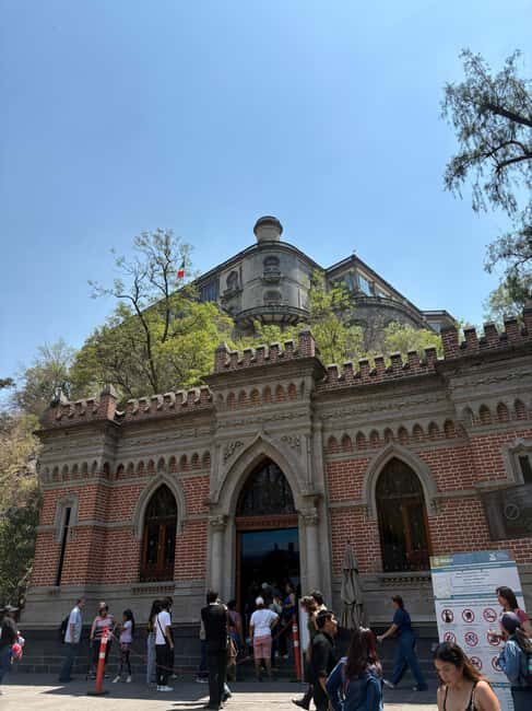 Mexico City: Chapultepec Museums Walking Tour "From Heroes to Origins" - Exploring the Heart of Mexico City