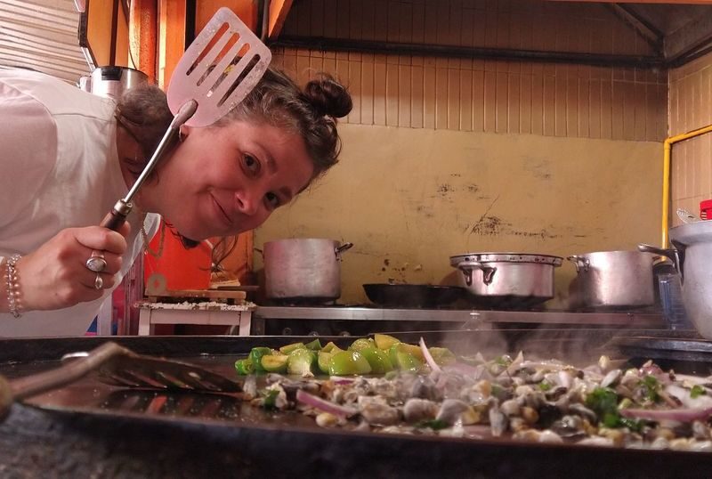 Mexico City Market Secrets and Salsa Making Lesson - Make salsa with a local family