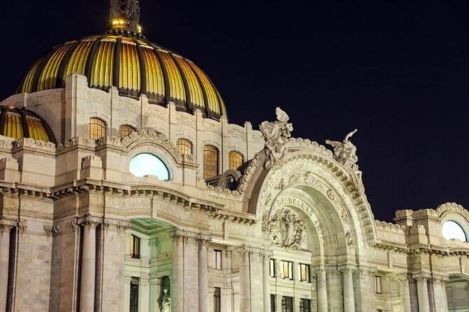 Mexico City: Night Tour - Explore Madero Street and Zócalo