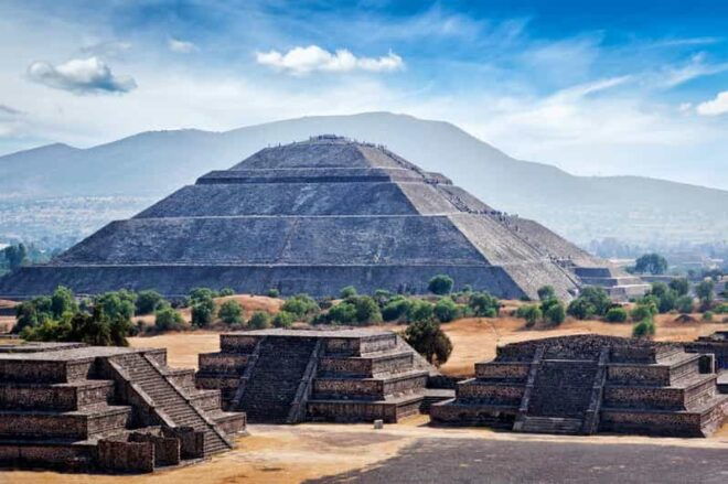 Mexico City: Teotihuacan Pyramids Private Tour & Transport - Itinerary Highlights