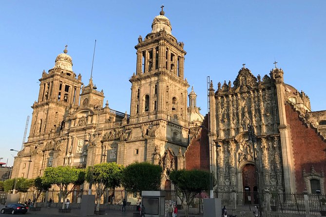 Mexico Citys Historical Center Icons - Insightful Commentary on History and Culture
