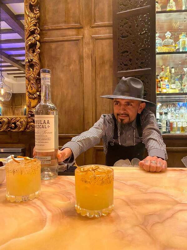 Mezcales tradicionales: Experiencia de Sabores con Historia - Authentic Oaxacan Mezcal and Its Cultural Significance