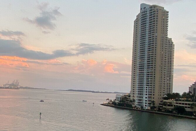 Miami: 75 Minute Sunset Boat tour and Sightseeing - Good To Know