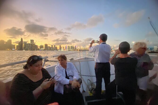 Miami: 75 Minute Sunset Boat tour and Sightseeing - Practical Tips for Enjoying Your Cruise