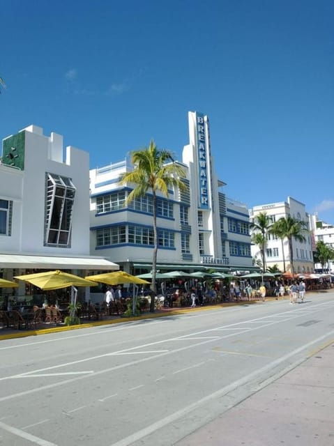 Miami : Art Deco & South Beach Walking Tour With a Guide - Highlights of the Experience