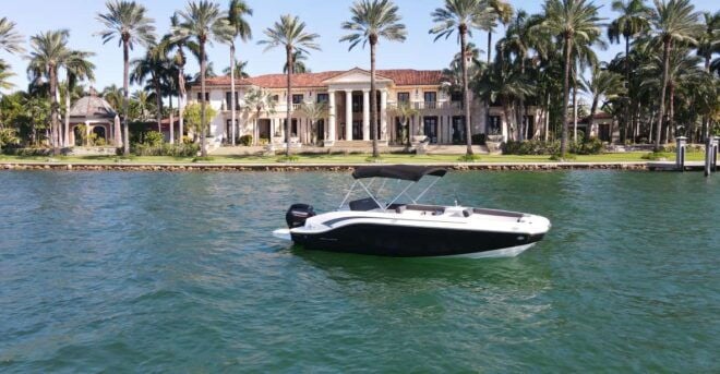 Miami Beach: Private Boat Tour Rental Charter - Description