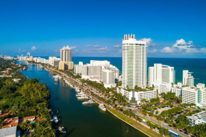 Miami Beach Romance: A Sun-Kissed Love Journey - Botanical Gardens Exploration Together