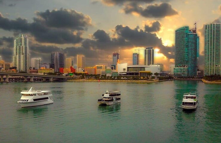 Miami: Biscayne Bay and South Beach Sunset Cruise - Itinerary and Sightseeing Highlights