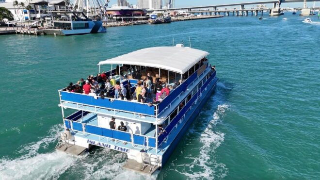 Miami: Biscayne Bay Celebrity Homes Sightseeing Cruise - Meeting Point and Parking