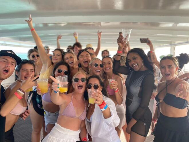 MIAMI BOAT PARTY - Meeting Point and Availability