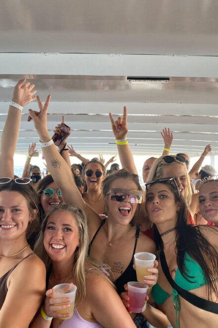 MIAMI BOAT PARTY - Customer Ratings