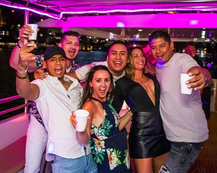 Miami: Boat Party With an Open Bar and Live DJ - Highlights of the Open Bar and Live DJ