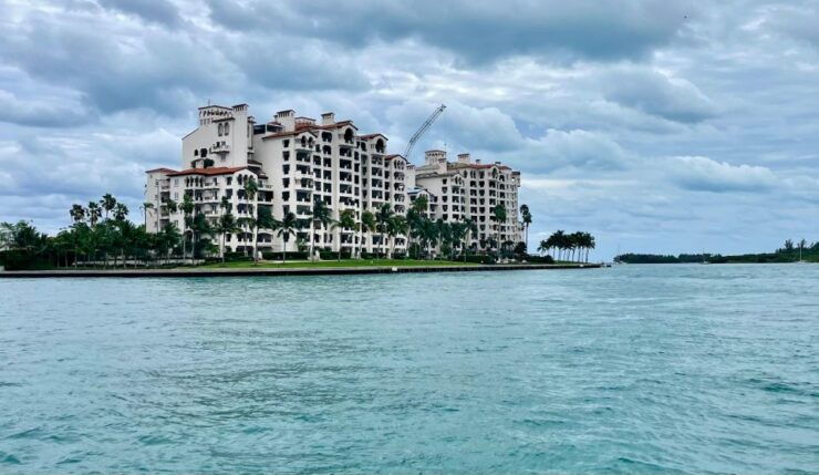 Miami: Explore Iconic Sights on a 90-Minute Cruise - Miami Star Island Cruises Overview