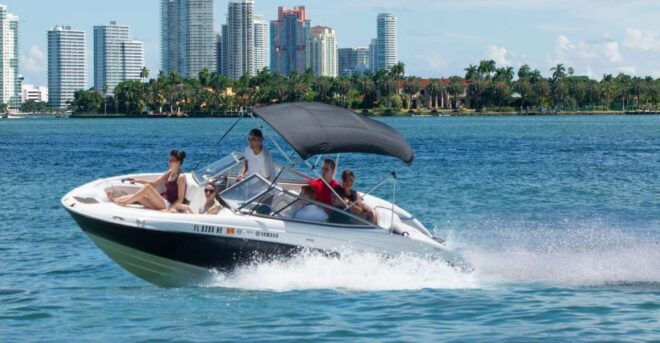 Miami: Guided Miami Beach Speedboat Tour - Inclusions and Amenities