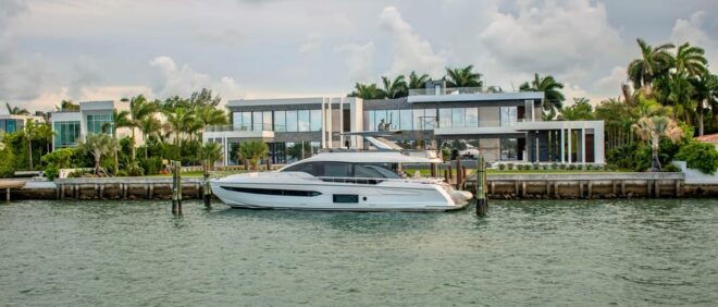 Miami: Luxury Mansions & Celebrity Homes Boat Tour - Language Support and Timing