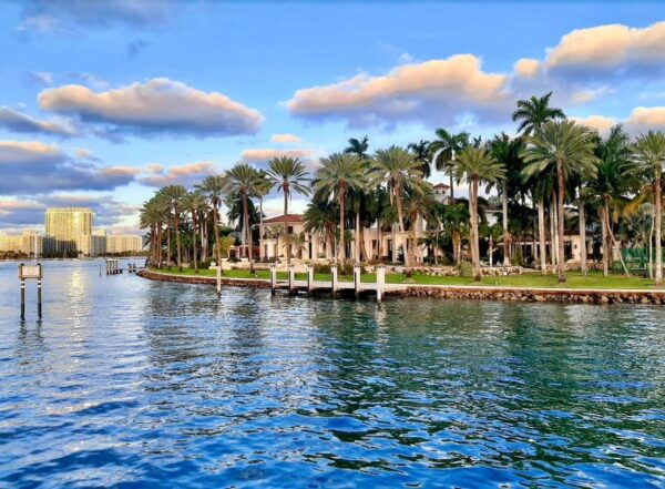 Miami: Luxury Mansions & Celebrity Homes Boat Tour - Booking and Meeting Details