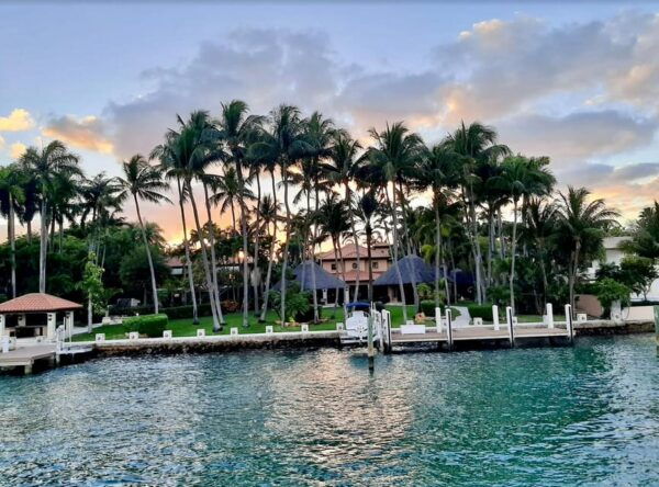 Miami: Luxury Mansions & Celebrity Homes Boat Tour - Tour Inclusions