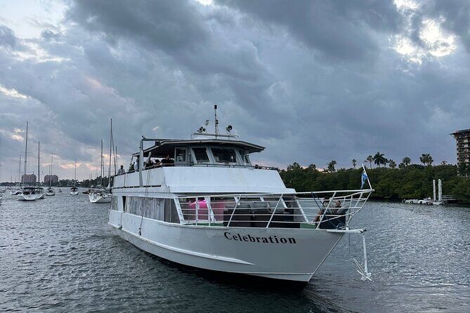 Miami NYE 2026 Yacht Party with Dinner, Open Bar & Fireworks - Who Should Consider This Experience?  