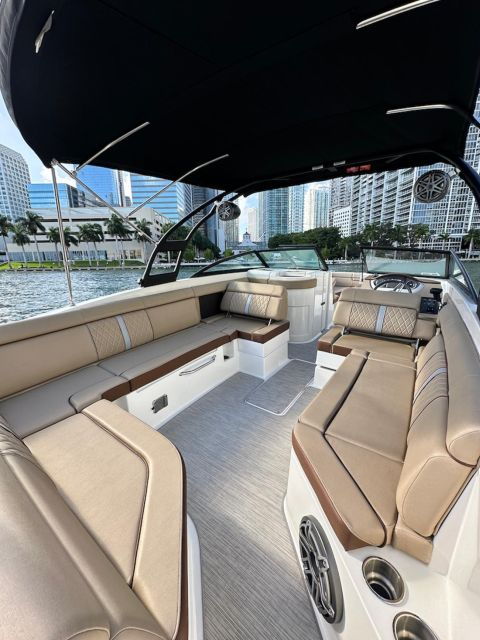Miami: Private 29' SeaRay SDX Coastal Highlights Boat Tour - Onboard Amenities