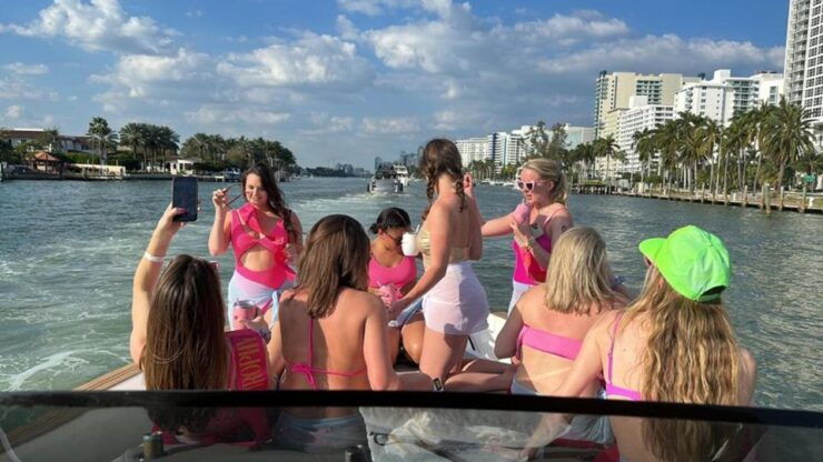 Miami: Private City Cruise of Miami Beach With French Guide - Highlights