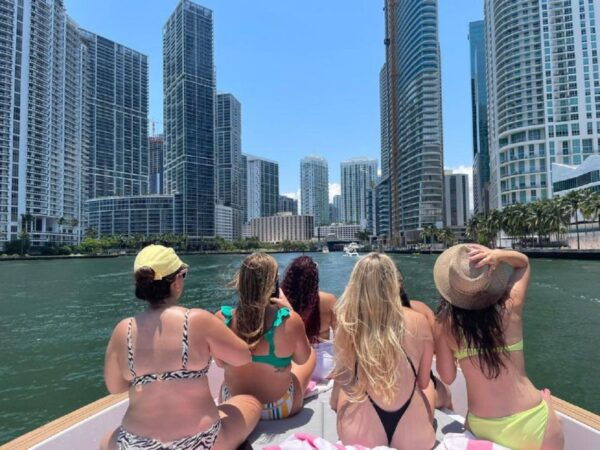 Miami: Private City Cruise of Miami Beach With French Guide - Common Questions
