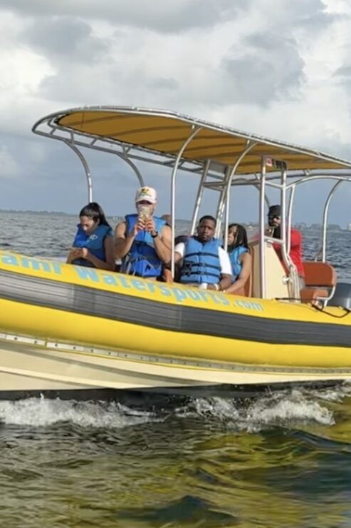 Miami: Relaxing Sightseeing Boat Ride - Duration and Languages