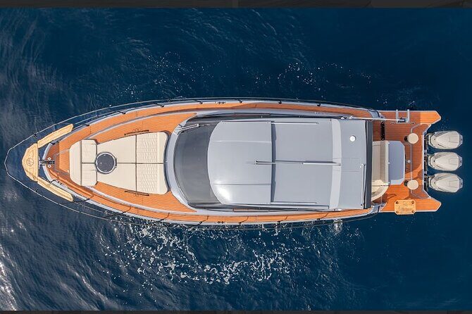 Miami: Rent a Private Yacht 4 Hours with Captain and Crew - Setting the Scene: A Yacht in the Heart of Miami