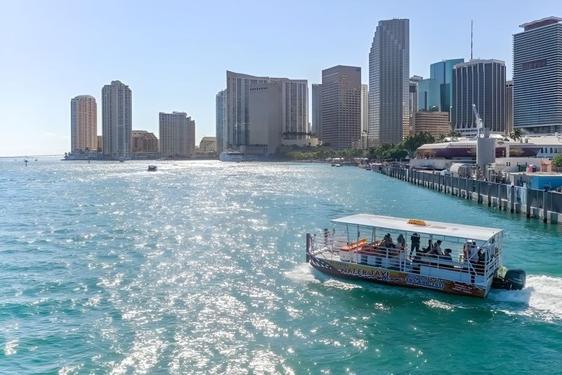 Miami Skyline, Millionaire Homes & Venetian Islands Cruise - Practical details for families and access