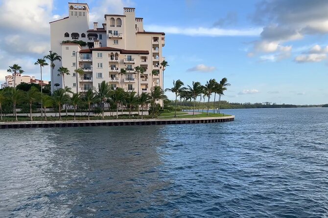 Miami Skyline & Star Island 90 Minute Cruise - Captivating Views of Miamis Skyline