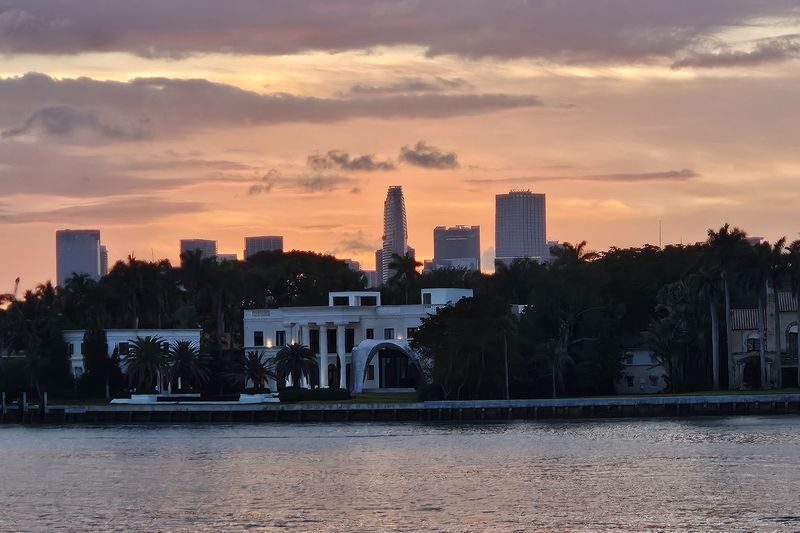 Miami Skyline Sunset Cruise Tour of South Beach and Biscayne Bay - Making the most of the host’s commentary