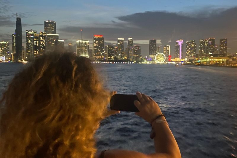 Miami Skyline Sunset Cruise Tour of South Beach and Biscayne Bay - The South Beach option requires a little initiative