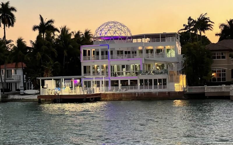 Miami skyline sunset cruise tour with mojito bar - The mojito bar: a small extra with a practical benefit