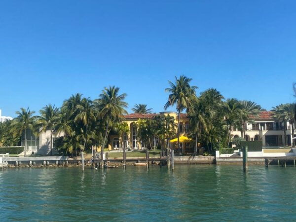 Miami: South Beach Millionaire Homes Sightseeing Cruise - Languages and Guides
