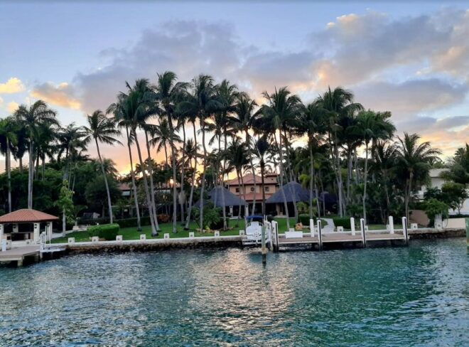 Miami: Star Island Guided Cruise From Bayside Marketplace - Tour Experience