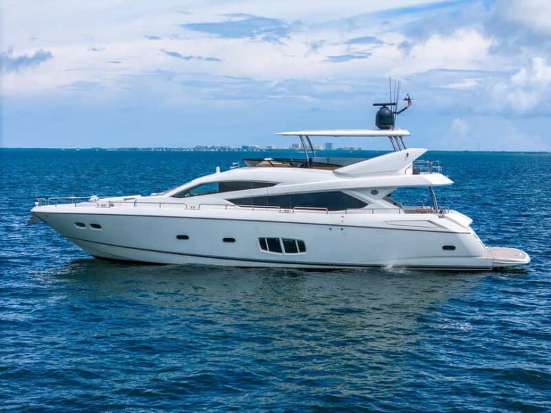 Miami: Sunseeker 80 Yacht Charter with Crew - The Experience in Detail