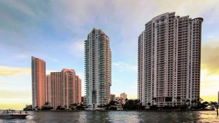 Miami: Sunset Cruise Through Biscayne Bay and South Beach - Experience Highlights