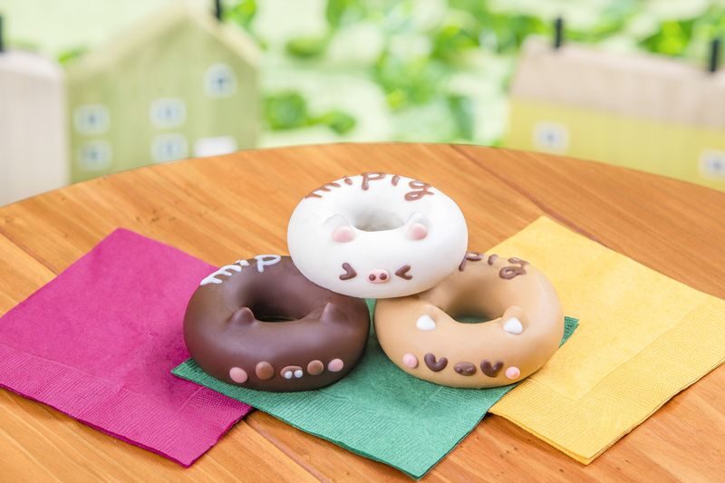 Micro Pig Cafe Experience in Ikebukuro Tokyo - The pigs are the star, with a few caveats