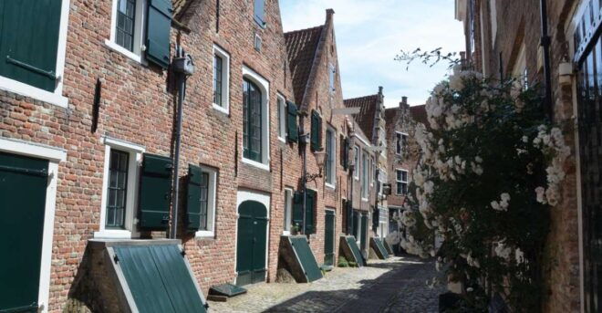 Middelburg: Guided City Walking Tour - Selecting Participants and Date