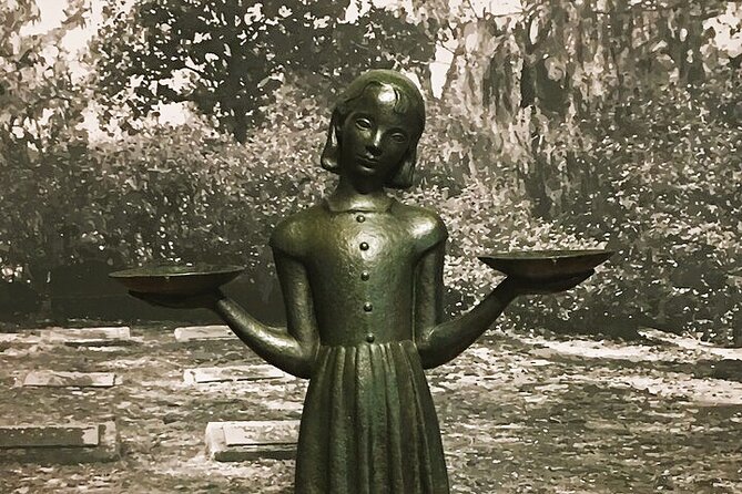 Midnight in the Garden of Good and Evil Walking Tour - Inclusions