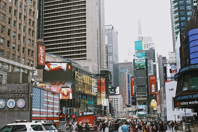 Midtown Manhattan Tour With Skip the Line Moma Entry Semi-Private - Explore Madison Square Park