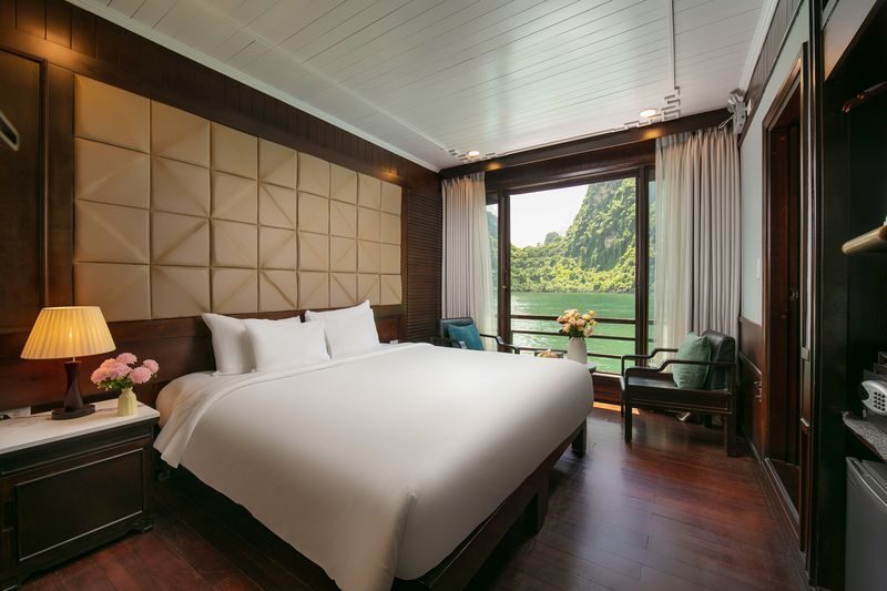 Mila 3D2N Cruise: Ha Long Bay, Sung Sot, Ti Top - Day three: Ti Top Island and the return to Tuan Chau