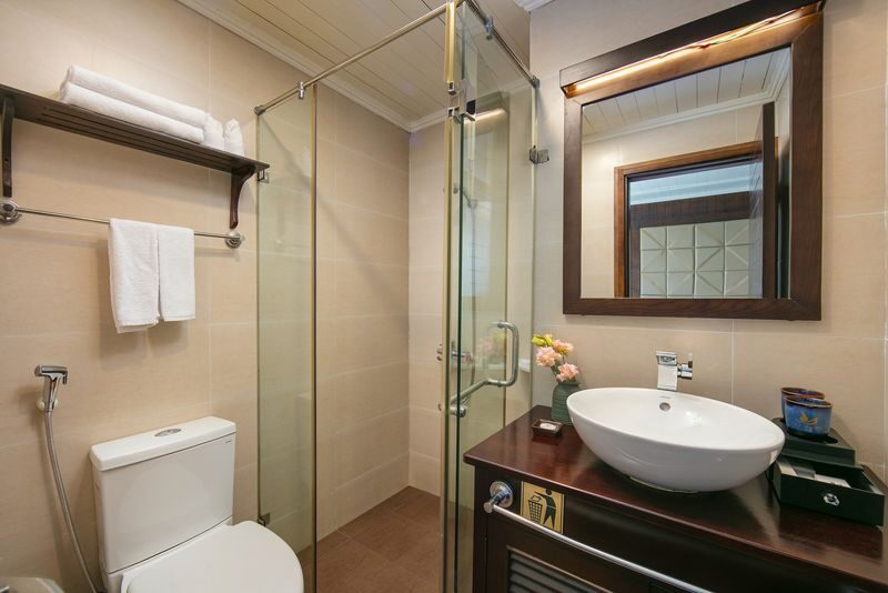 Mila 3D2N Cruise: Ha Long Bay, Sung Sot, Ti Top - What the cabin, meals and price include