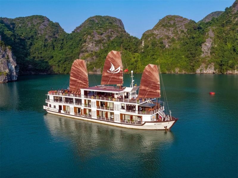 MilaLux 2D1N Cruise: Ha Long Bay, Sung Sot, Ti Top - What to know before you book