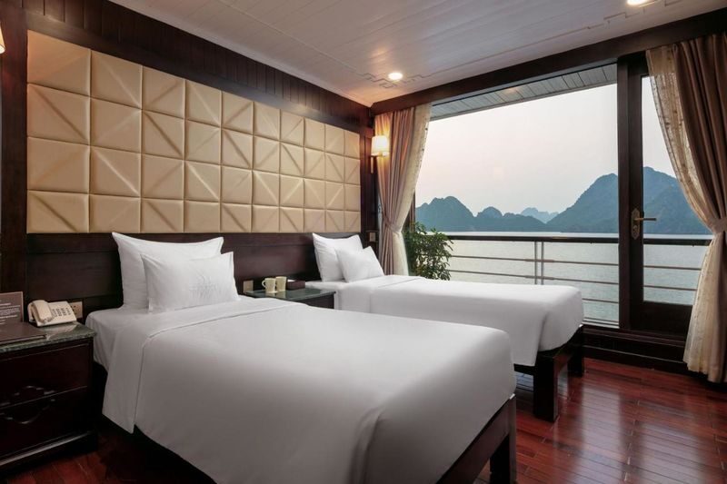 MilaLux 2D1N Cruise: Ha Long Bay, Sung Sot, Ti Top - Day two: sunrise, Ti Top and the ride back