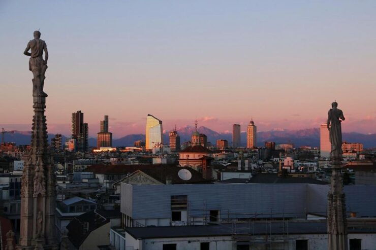 Milan: Capture the Most Photogenic Spots With a Local - Language and Group Size Information