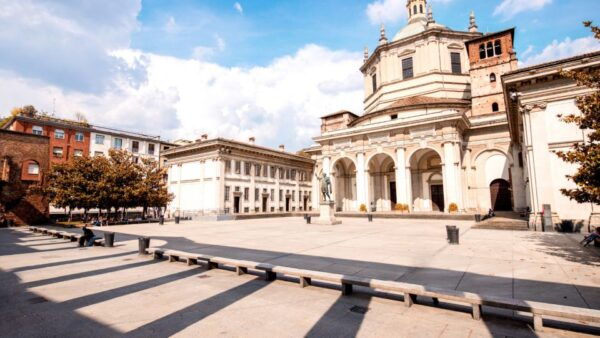 Milan: City Exploration Game and Tour on Your Phone - Directions