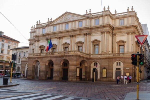 Milan: City Exploration Game and Tour - Important Information and Recommendations