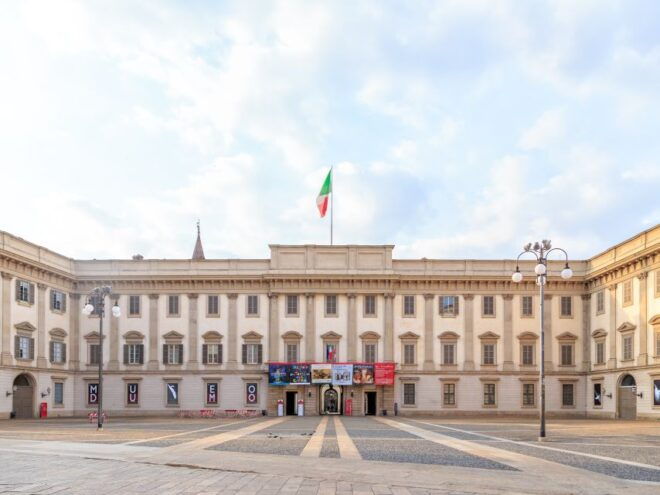 Milan: City Highlights Guided Bike Tour - Duration and Languages