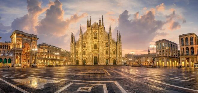 Milan: Duomo Cathedral and Rooftop Terrace Guided Tour - Meeting Point and Guide